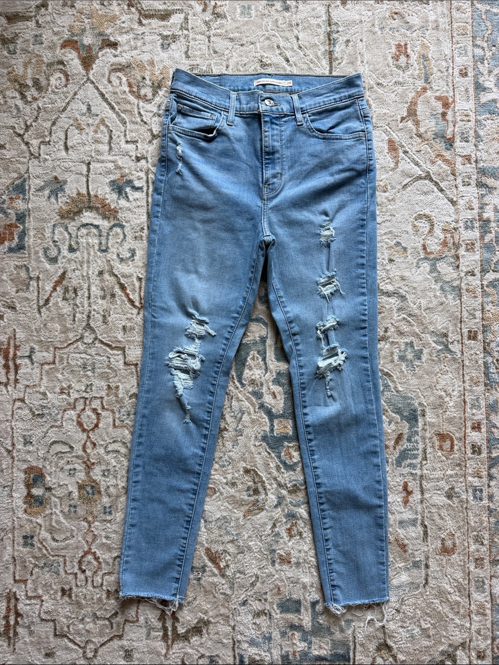 Levi High Rise super Skinny Jeans for Women size 28